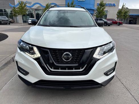 Used 2018 Nissan Rogue SV w/ Premium Package FWD image 2
