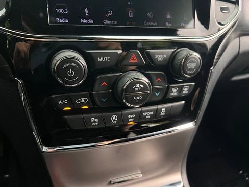 Used 2019 Jeep Grand Cherokee Altitude RWD image 25