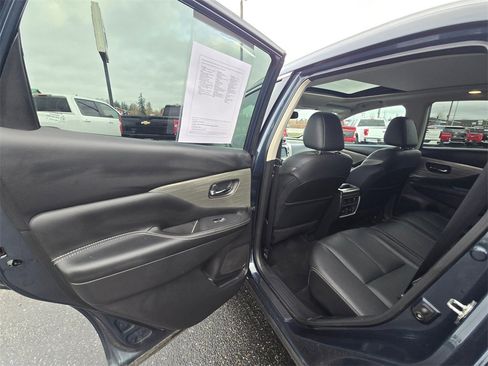 Used 2018 Nissan Murano Platinum image 11