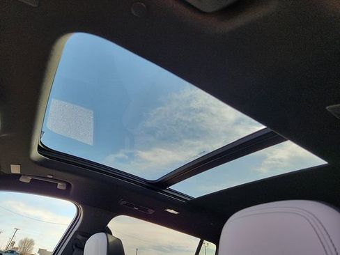 New 2026 Chevrolet Traverse High Country image 13