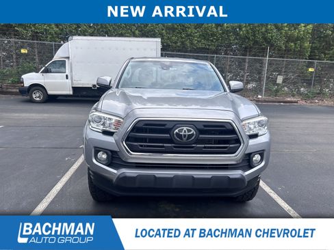 Used 2019 Toyota Tacoma SR5 AWD/4WD image 3