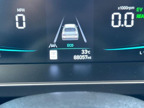 Used 2025 Hyundai Elantra Hybrid FWD image 25