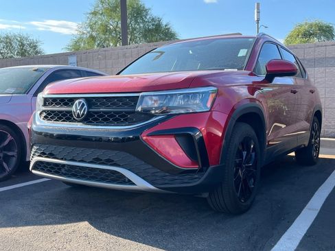 Used 2023 Volkswagen Taos SE w/ Black Wheel Package FWD image 2