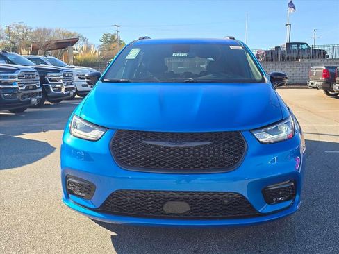 New 2026 Chrysler Pacifica Select w/ S Appearance Package image 15