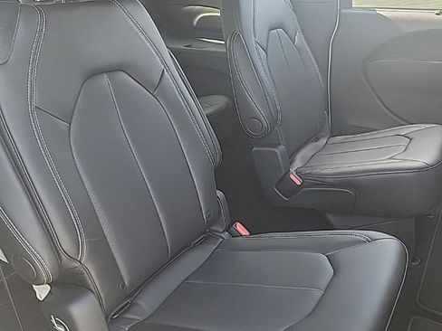 New 2026 Chrysler Pacifica Select image 12