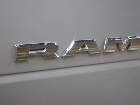 Used 2026 RAM 2500 Laramie AWD/4WD image 11