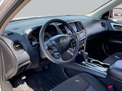 Used 2020 Nissan Pathfinder S FWD image 16