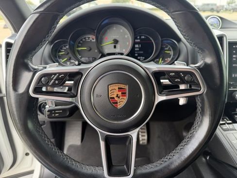 Used 2018 Porsche Cayenne S image 15