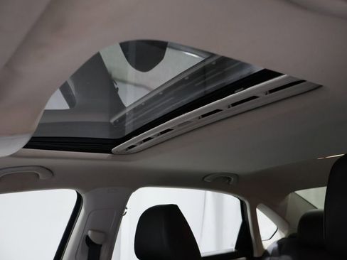 Used 2012 Volkswagen Passat TDI SE image 9