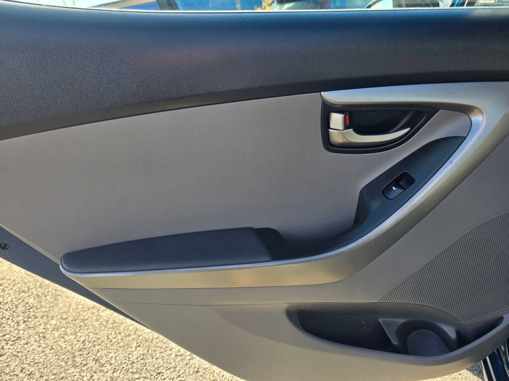 Used 2013 Hyundai Elantra GLS FWD image 15