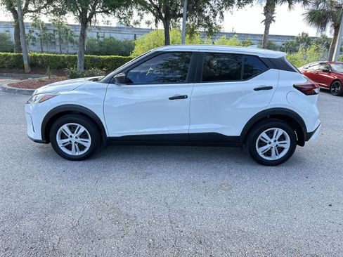 Used 2025 Nissan Kicks Play S FWD image 3
