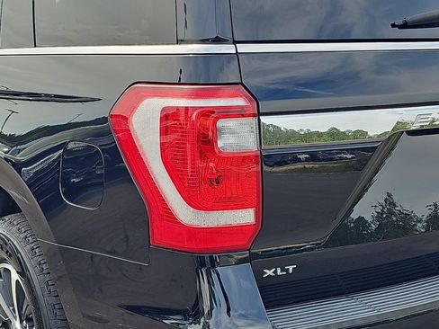 Used 2018 Ford Expedition XLT w/ Equipment Group 201A AWD/4WD image 31