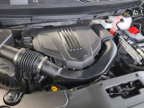 Used 2025 Chevrolet Traverse LT image 35