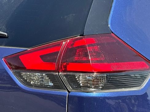 Used 2020 Nissan Rogue SV FWD image 13