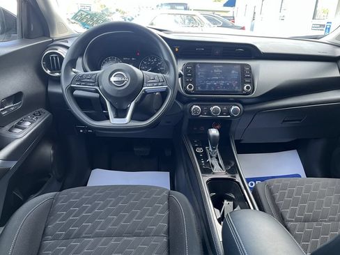 Used 2023 Nissan Kicks SV FWD image 6