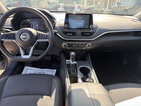 Used 2022 Nissan Altima 2.5 SV FWD image 24