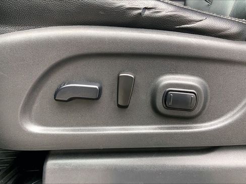 Used 2019 Nissan Titan SV w/ SV Convenience Package image 33