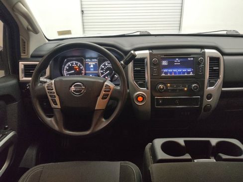 Used 2019 Nissan Titan SV image 22