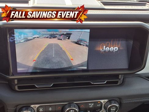 Used 2025 Jeep Wrangler Unlimited Sahara AWD/4WD image 29