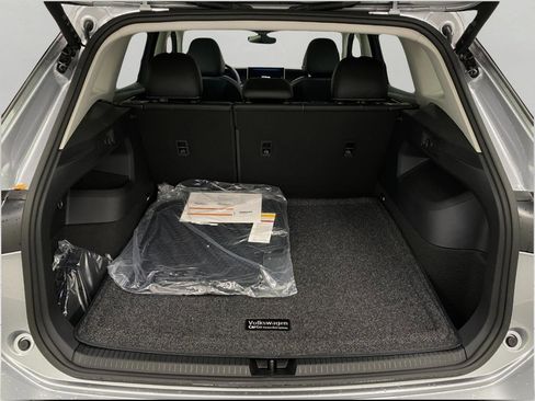 New 2025 Volkswagen Tiguan SE image 5