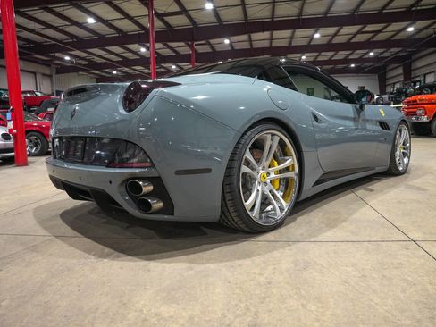 Used 2010 Ferrari California image 21
