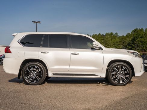 Used 2020 Lexus LX 570 4WD w/ Luxury Package image 12