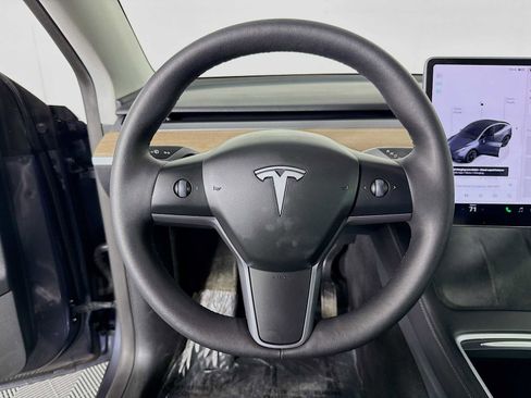 Used 2023 Tesla Model Y Long Range image 11