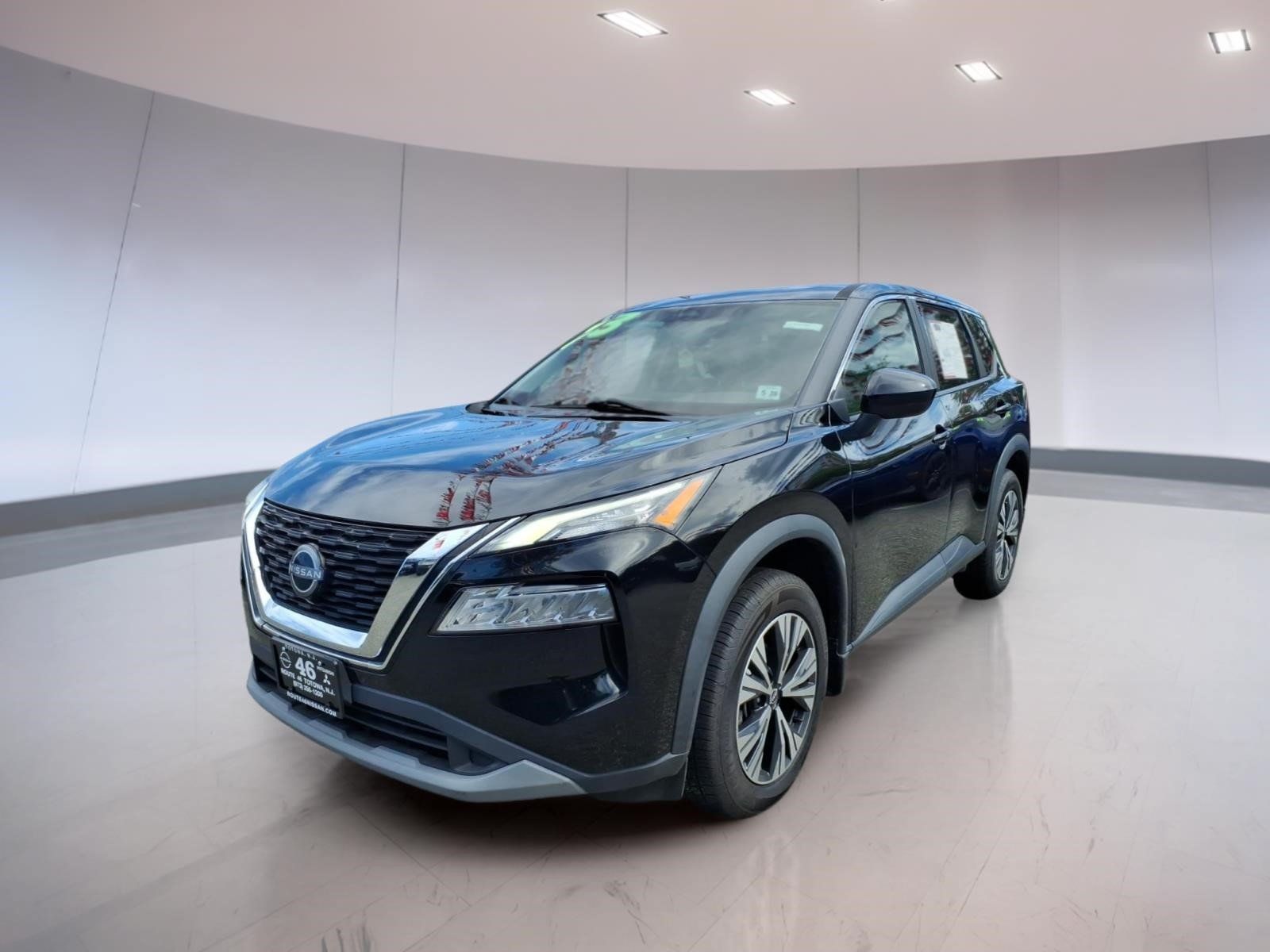 Used 2023 Nissan Rogue SV AWD/4WD image 2
