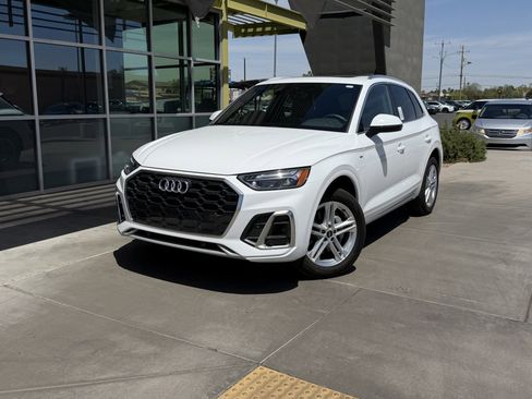 Used 2024 Audi Q5 e Premium AWD/4WD image 2