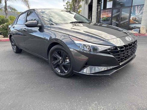 Used 2022 Hyundai Elantra SEL image 8