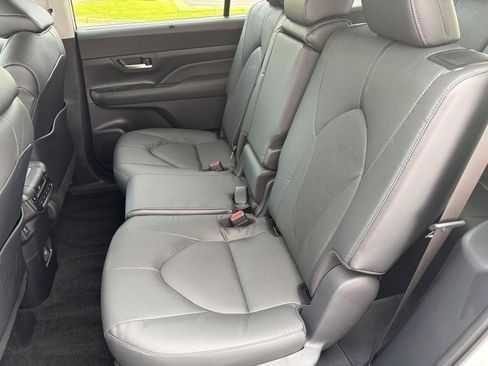 Used 2024 Toyota Grand Highlander AWD Hybrid image 9