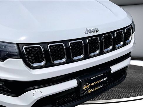 Used 2023 Jeep Compass Latitude w/ Sun and Sound Group AWD/4WD image 33
