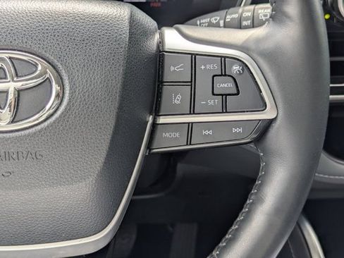Used 2024 Toyota Highlander Platinum AWD/4WD image 23