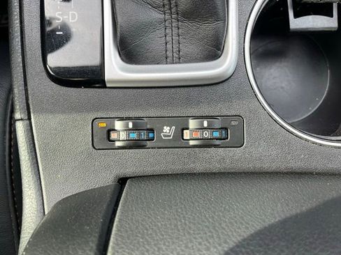 Used 2017 Toyota Highlander Limited image 14