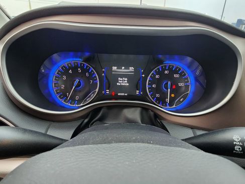 Used 2023 Chrysler Voyager LX image 12