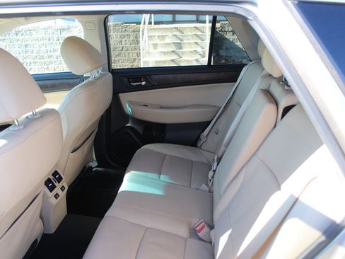 Used 2016 Subaru Outback 2.5i Limited w/ Popular Package #4 image 19