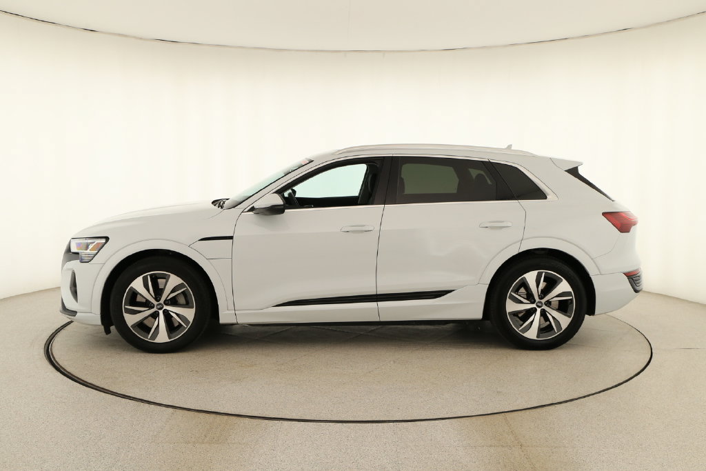 Certified 2024 Audi Q8 e-tron Premium AWD/4WD image 2