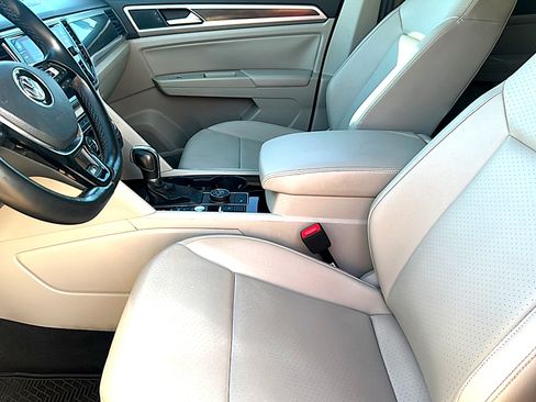 Used 2018 Volkswagen Atlas SEL w/ R-Line Package AWD/4WD image 13