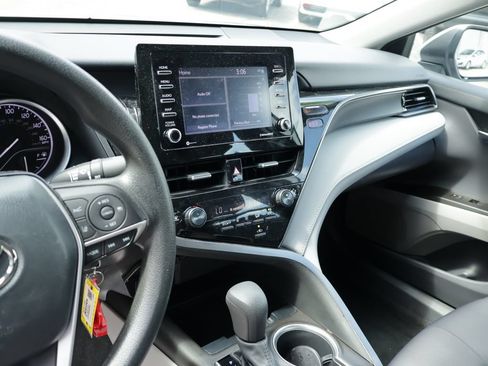Used 2022 Toyota Camry LE AWD/4WD image 22