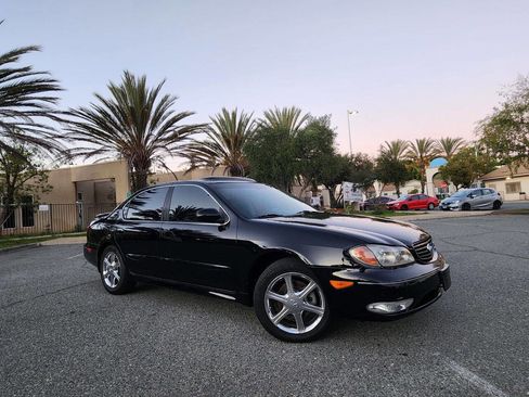 Used 2004 INFINITI I35 w/ Navigation Pkg image 2