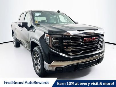 New 2025 GMC Sierra 1500 SLT w/ SLT Convenience Package