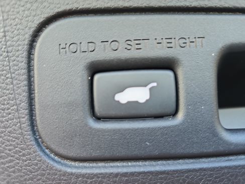 Used 2025 Honda Pilot Touring image 14