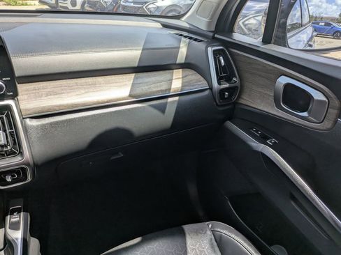 Certified 2023 Kia Sorento EX FWD image 18