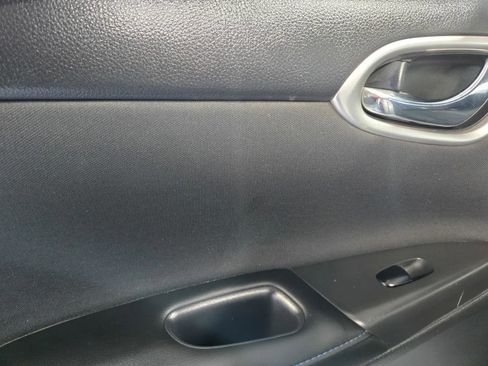 Used 2019 Nissan Sentra SR FWD image 11