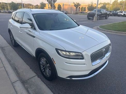 Used 2022 Lincoln Nautilus FWD w/ Premium Package image 4