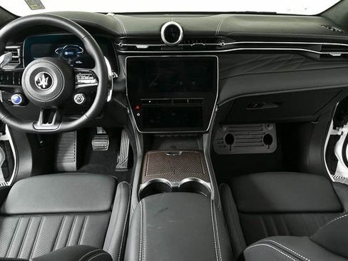 New 2025 Maserati Grecale Folgore image 19