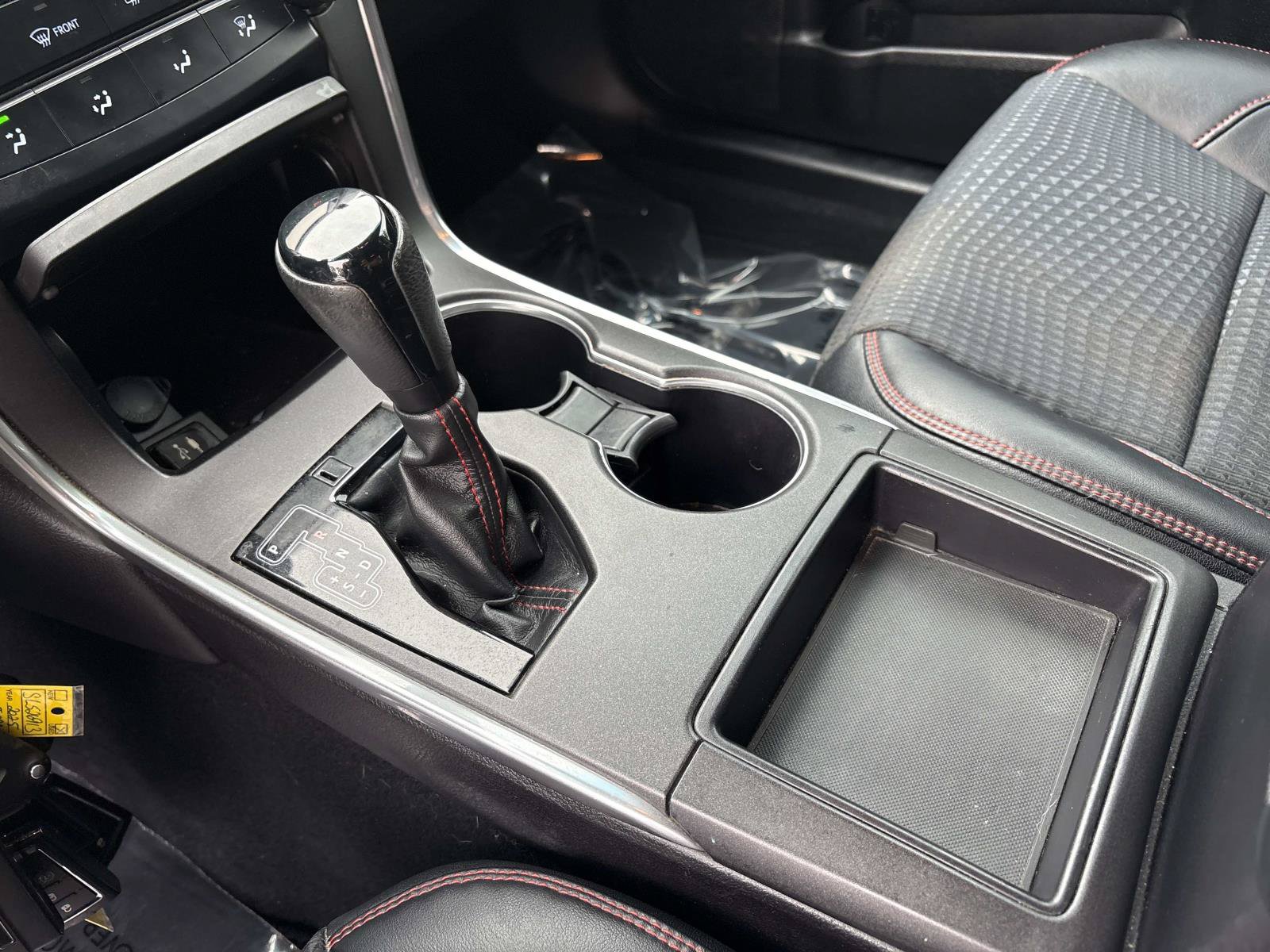 Used 2015 Toyota Camry SE w/ Moonroof Package FWD image 26