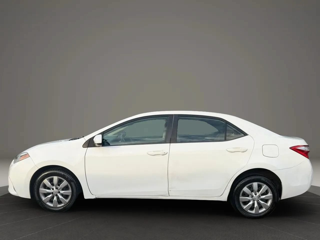 Used 2015 Toyota Corolla LE FWD image 3