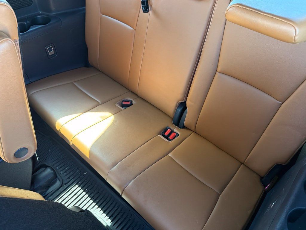 Used 2021 Toyota Highlander Platinum AWD/4WD image 14