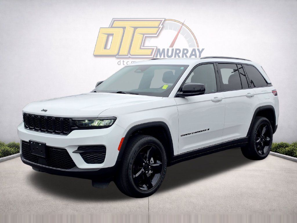 Used 2023 Jeep Grand Cherokee Altitude AWD/4WD image 2